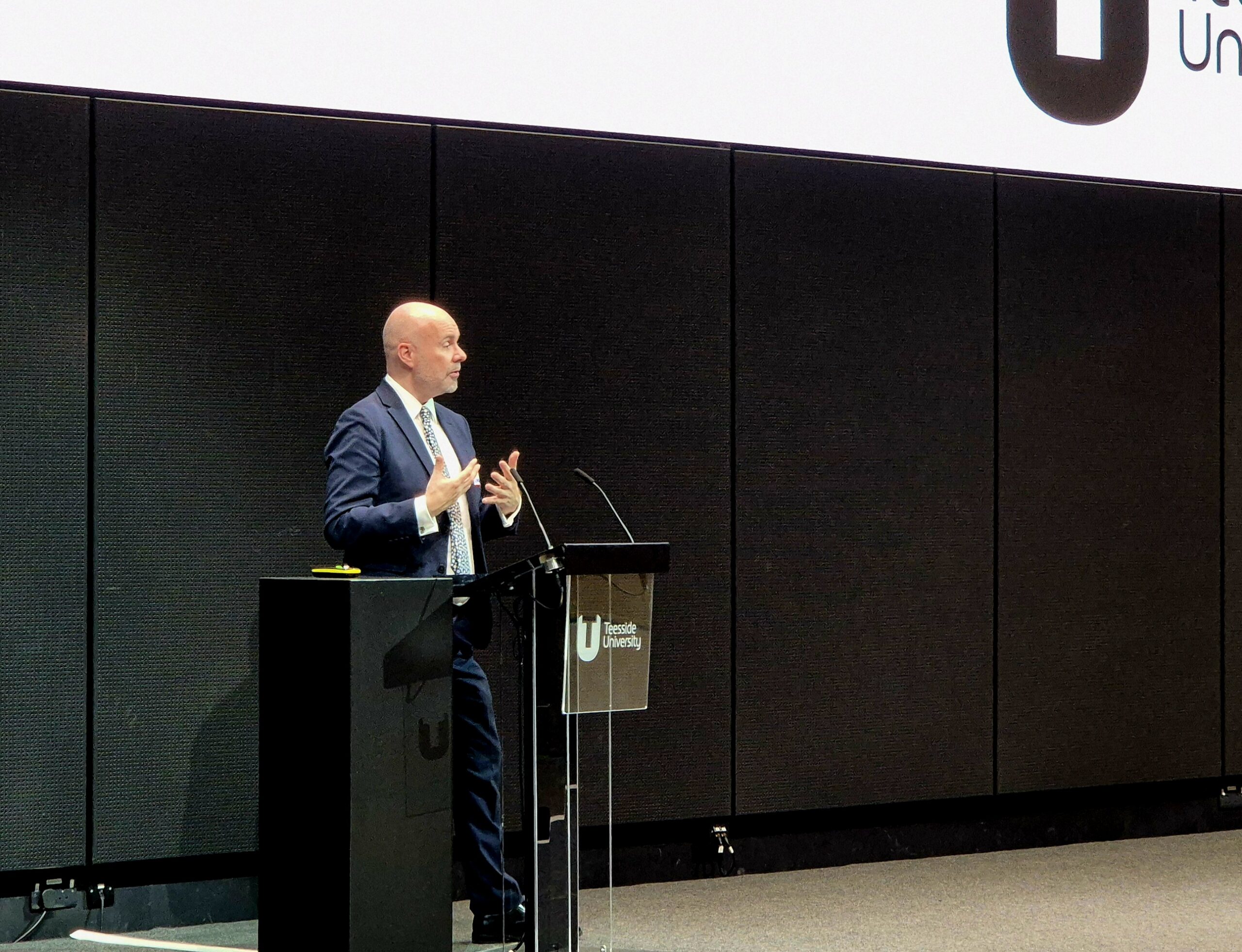 Duncan Burton giving speech at Bridge to Nursing session